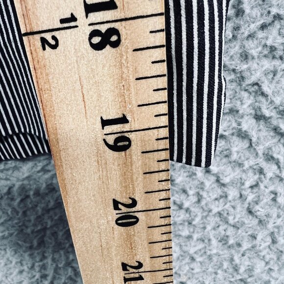 Chicos Perfect Stretch Shorts Womens 2 Large Short Black White Stripe Pull On - Picture 12 of 12